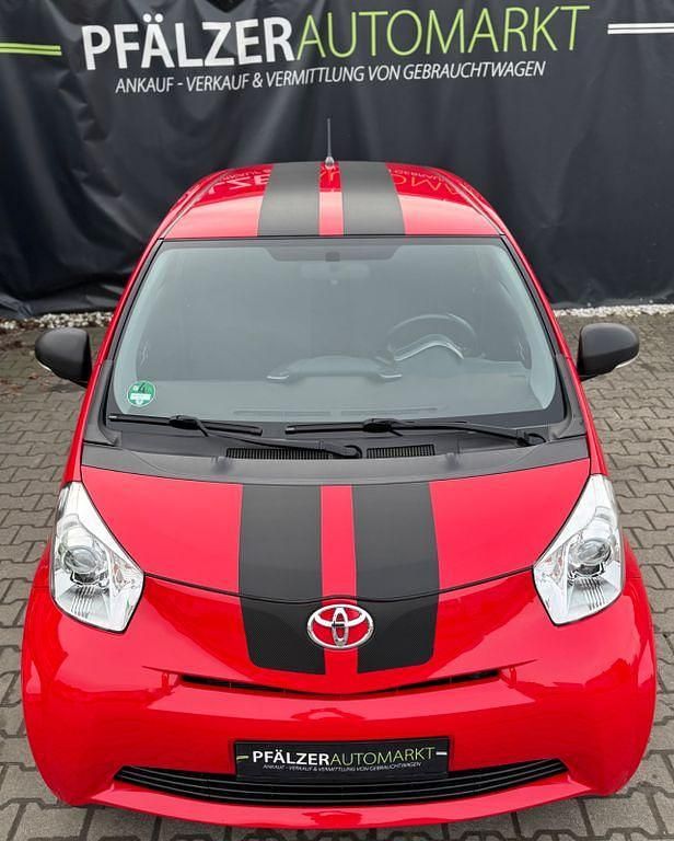 Gebraucht Toyota iQ 68 PS (50 kW) 2009 Rot Kleinwagen