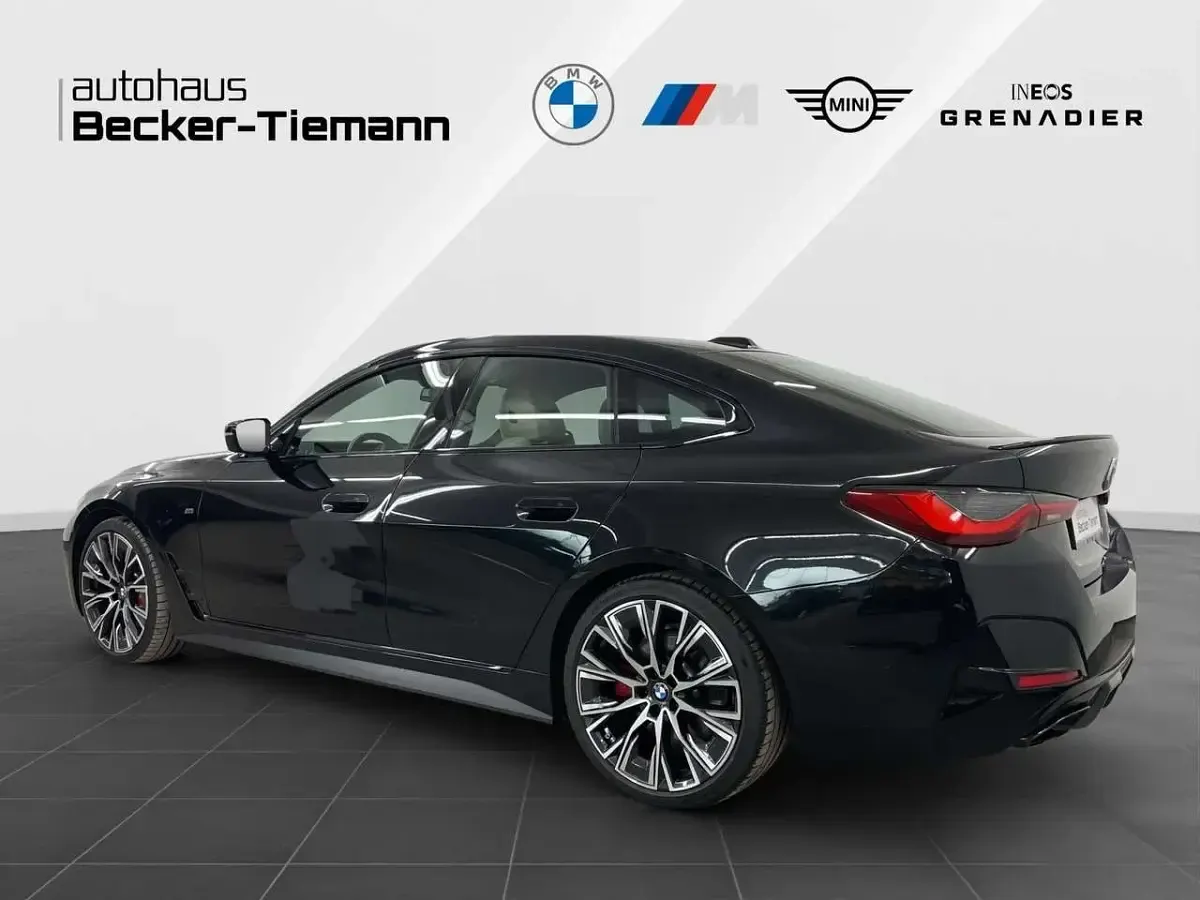Gebraucht BMW M4 374 PS (275 kW) 2023 Saphirschwarz Coupé