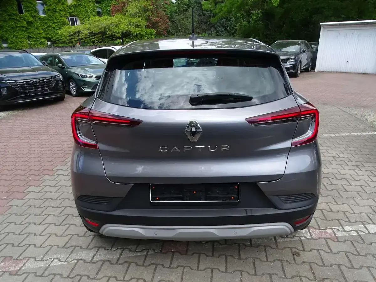 Gebraucht Renault Captur Zen 140 PS (102 kW) 2022 Grau SUV