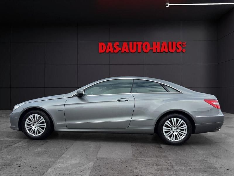Gebraucht Mercedes E250 Avantgarde 204 PS (150 kW) 2011 Silber Coupé