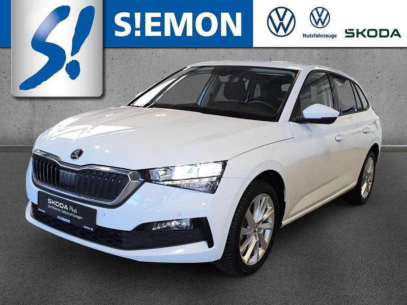 Weiss Gebraucht 2023 Skoda Scala Style Kleinwagen | 19.930 € (Fairer Preis) - Bild 1/4