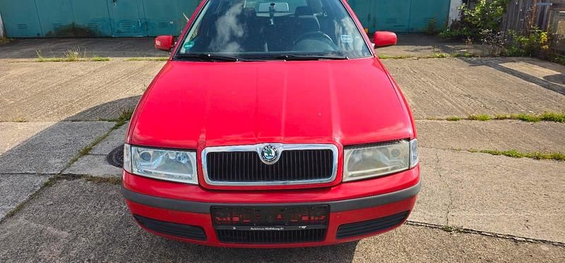 Rot Gebraucht 2003 Skoda Octavia Kombi | 1.450 € (Fairer Preis) - Bild 1/4