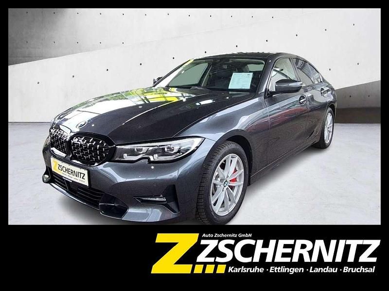 Mineralgrau metallic Gebraucht 2019 BMW 330 Sport Line Limousine | 31.990 € (Fairer Preis) - Bild 1/4