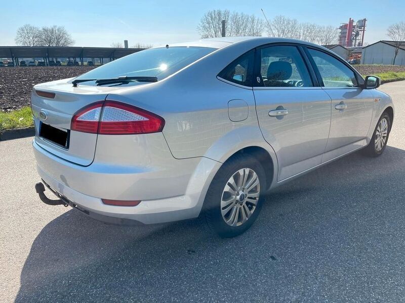 Gebraucht Ford Mondeo Ghia 160 PS (117 kW) 2009 Silber Limousine