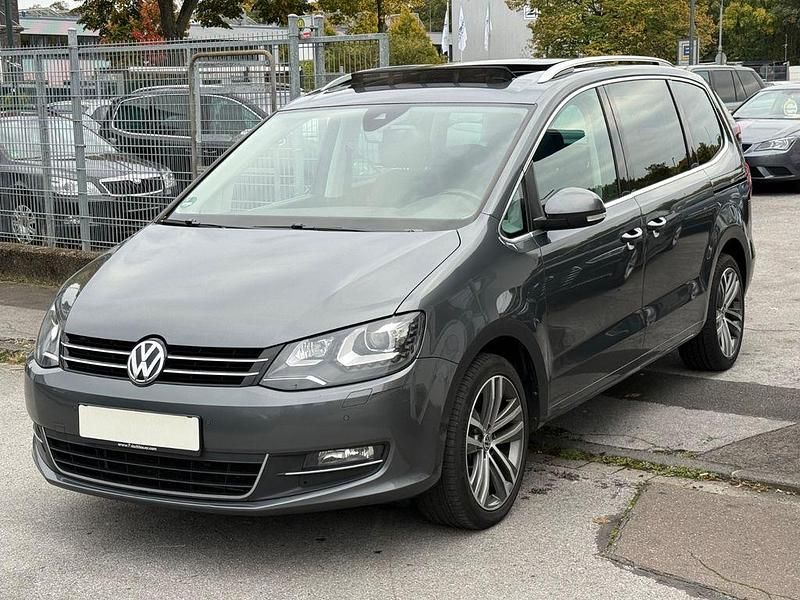Indiumgrau Gebraucht 2017 VW Sharan Highline Van / Kleinbus | 12.700 € (Teuer) - Bild 1/4