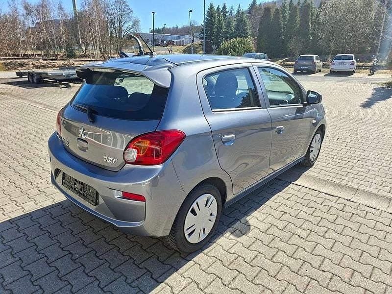 Gebraucht Mitsubishi Space Star Plus 71 PS (52 kW) 2018 Platinumgrau (m) Kleinwagen