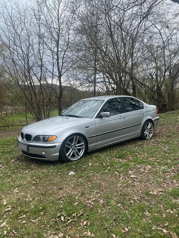 Second-hand BMW 318 143 CP (105 kW) 2002 Argintiu Berlinǎ