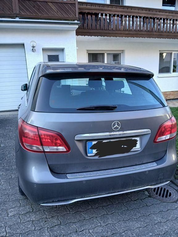 Gebraucht Mercedes B180 122 PS (89 kW) 2015 Grau Van / Kleinbus