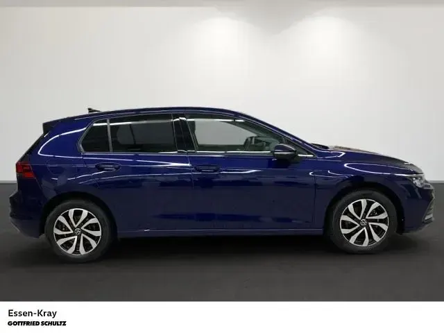 Gebraucht VW Golf VIII Active 150 PS (110 kW) 2023 Blau Limousine