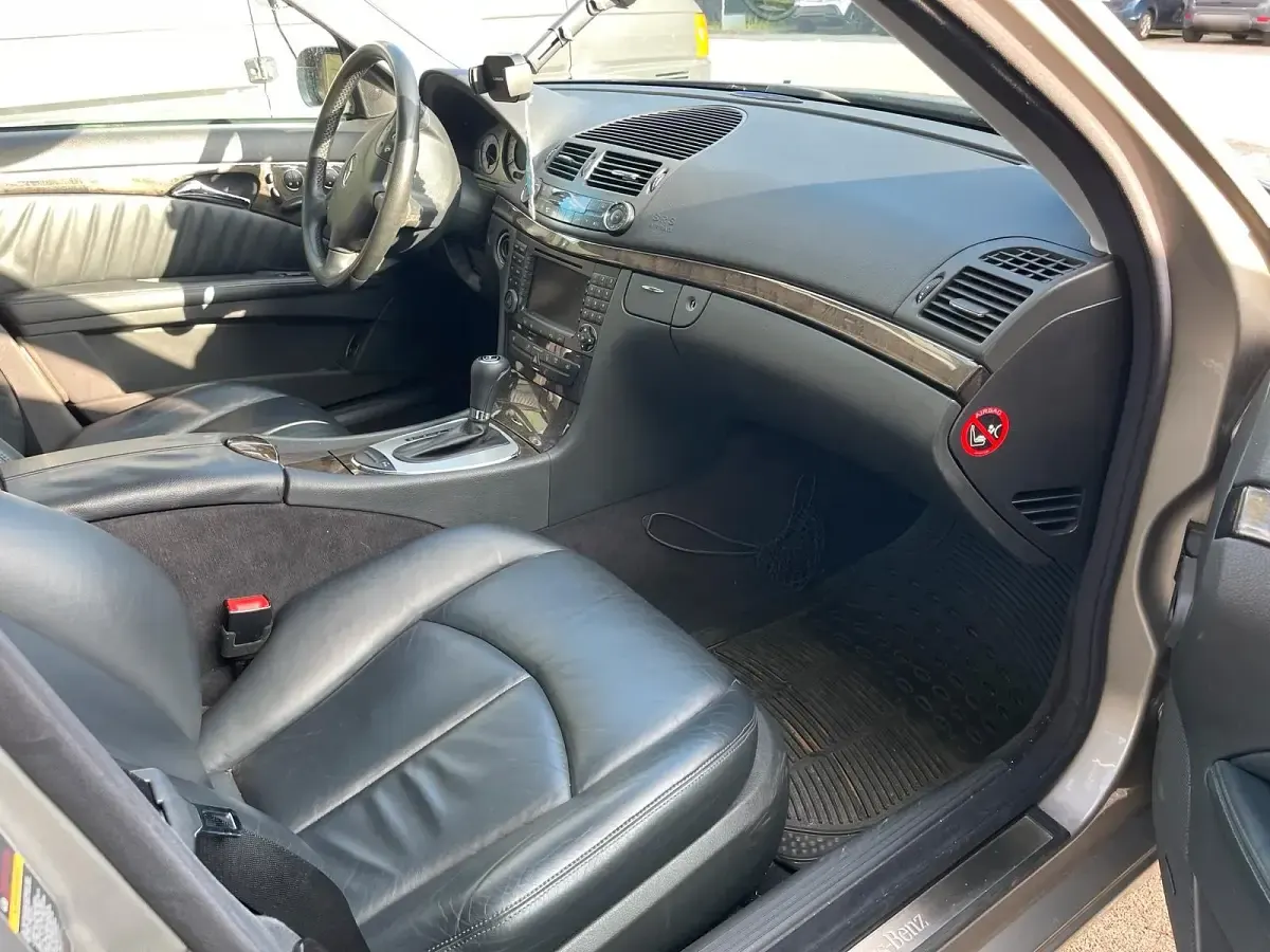 Gebraucht Mercedes E320 224 PS (164 kW) 2003 Silber Limousine