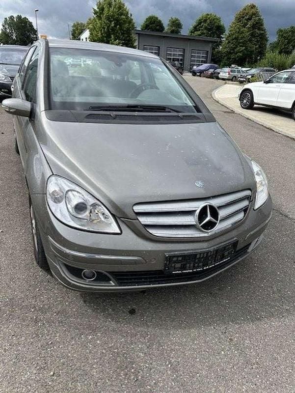 Kometgrau metalliclack Gebraucht 2006 Mercedes B170 Van / Kleinbus | 2.200 € (Superpreis) - Bild 1/4
