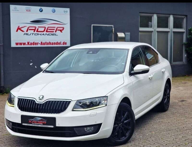 Weiß Gebraucht 2013 Skoda Octavia Elegance Limousine | 14.800 € (Etwas zu teuer) - Bild 1/4