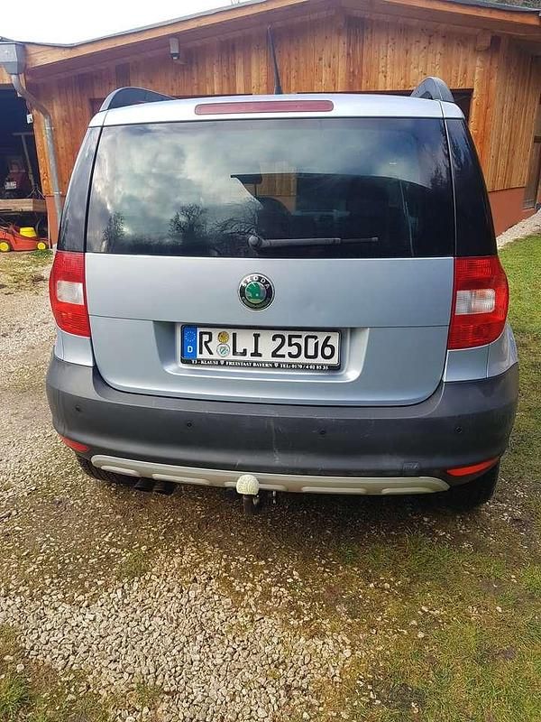 Gebraucht Skoda Yeti 110 PS (80 kW) 2011 Blau SUV