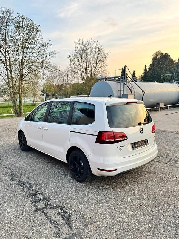 Second-hand VW Sharan 116 CP (85 kW) 2016 Alb Monovolum