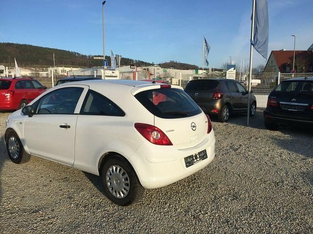 Gebraucht Opel Corsa Selection 69 PS (50 kW) 2011 Weiß Limousine
