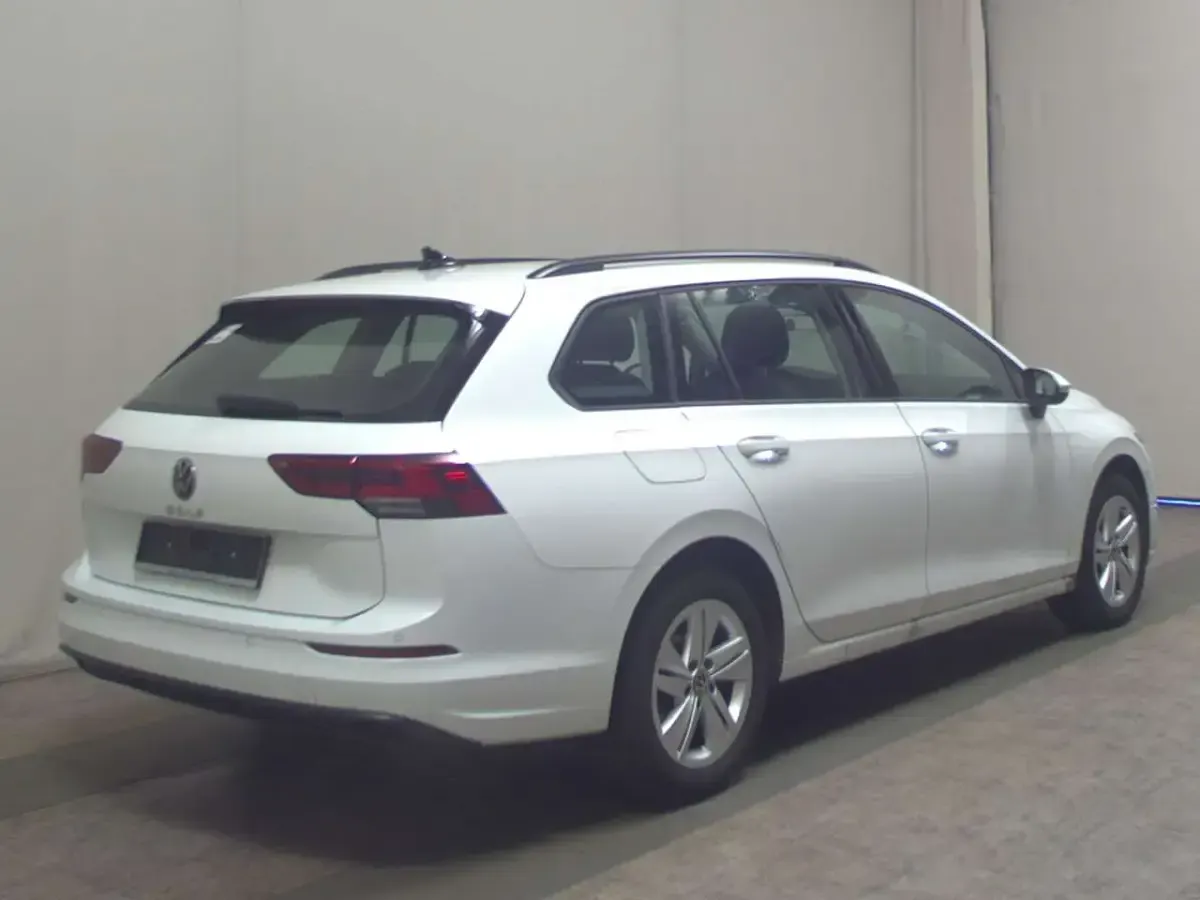 Gebraucht VW Golf VIII Life 150 PS (110 kW) 2021 Pure white Kleinwagen