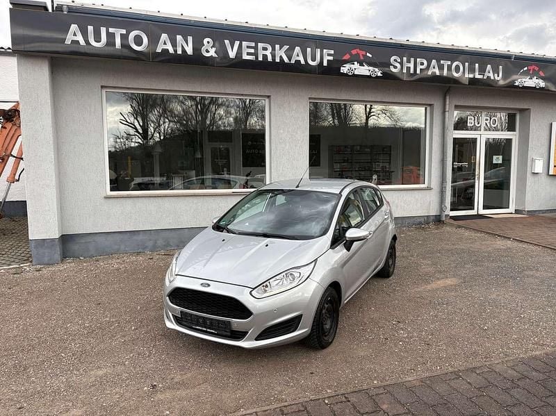 Gebraucht Ford Fiesta Trend 80 PS (58 kW) 2017 Polarsilber metallic Kleinwagen