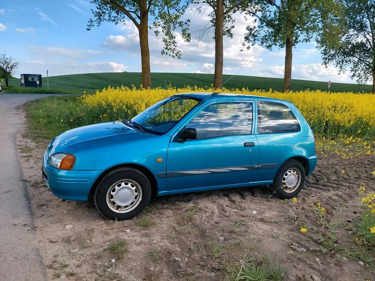 Gebraucht Toyota Starlet 75 PS (55 kW) 1998 Blau Kleinwagen