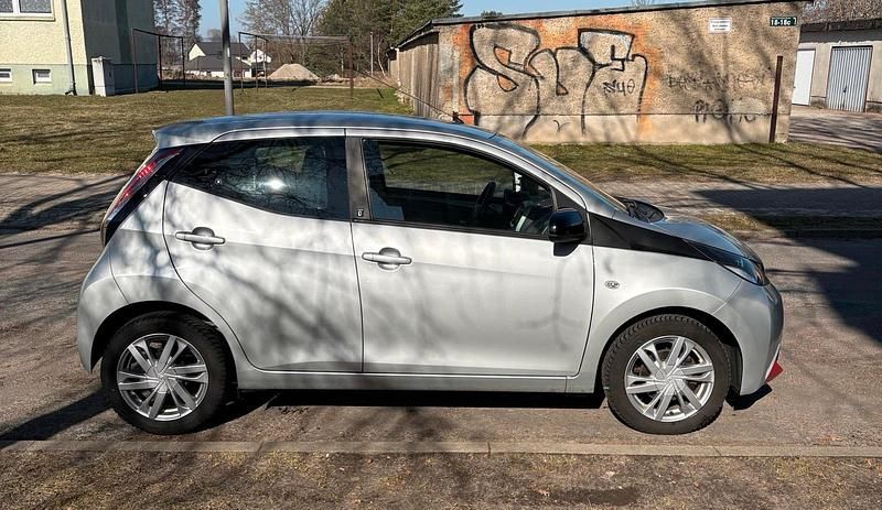 Gebraucht Toyota Aygo 69 PS (50 kW) 2018 Silber Kleinwagen