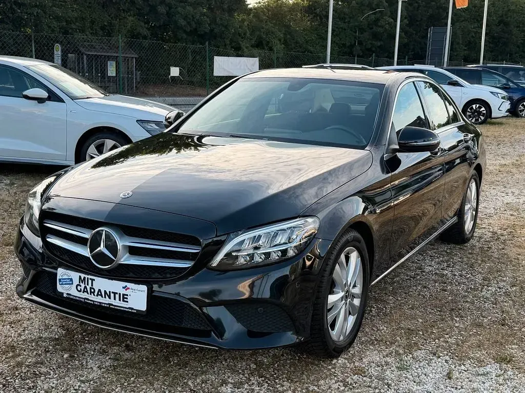 Gebraucht Mercedes C300 Avantgarde 272 PS (200 kW) 2020 Obsidianschwarz Limousine