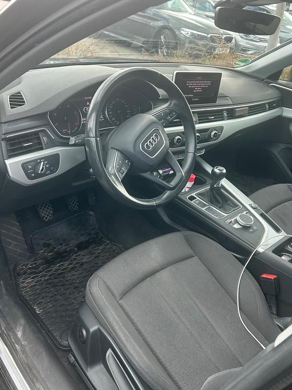 Second-hand Audi A4 Comfort 150 CP (110 kW) 2017 Negru Break