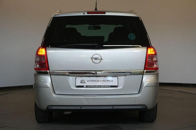 Gebraucht Opel Zafira Design Edition 116 PS (85 kW) 2011 Silber Van / Kleinbus