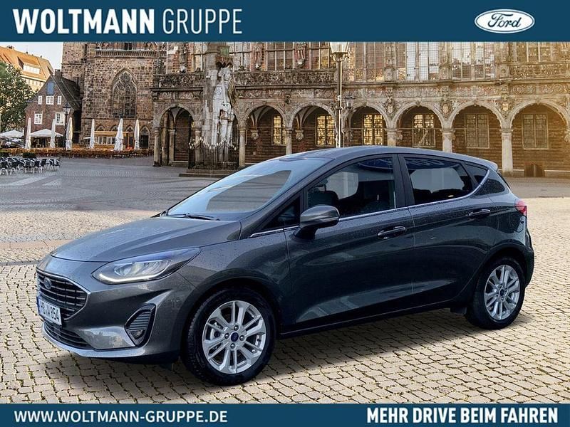 Magneticgrau (metallic) Gebraucht 2023 Ford Fiesta Titanium Kleinwagen | 18.950 € (Fairer Preis) - Bild 1/4