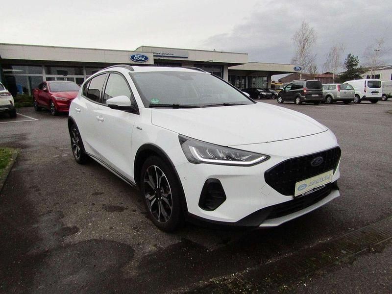 Gebraucht Ford Focus Active X 155 PS (114 kW) 2023 Frostweiß Kleinwagen