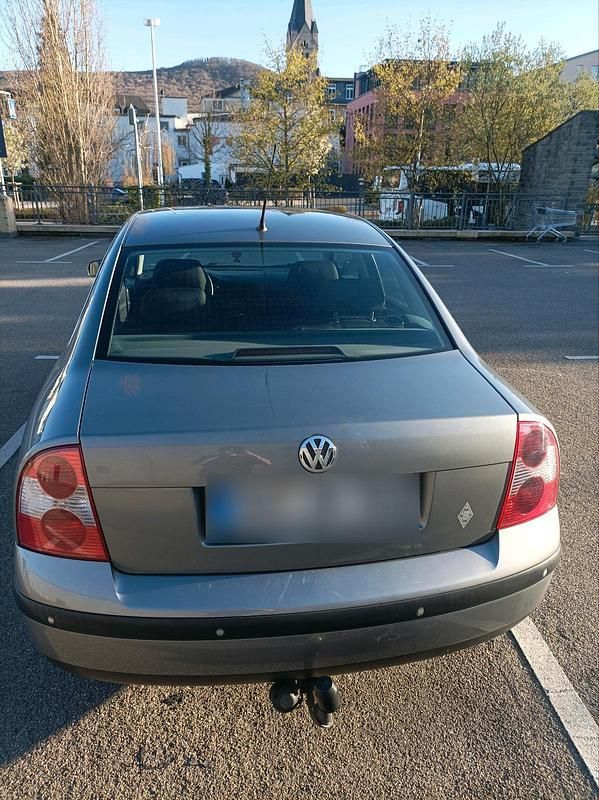 Gebraucht VW Passat 130 PS (95 kW) 2002 Grau Limousine