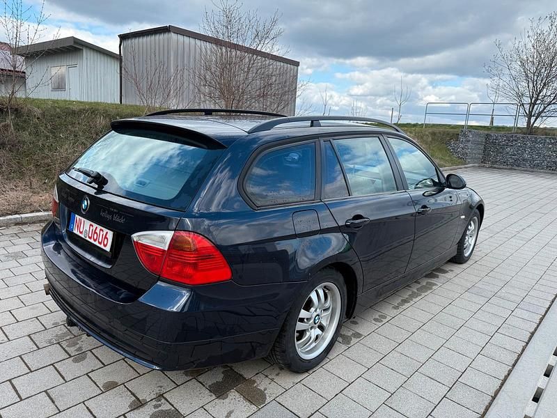 Gebraucht BMW 318 129 PS (94 kW) 2006 Blau Kombi