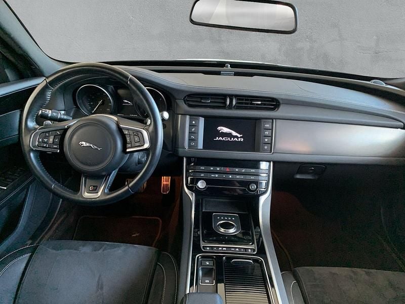 Gebraucht Jaguar XF Sportbrake S 300 PS (220 kW) 2017 Santorini black Kombi