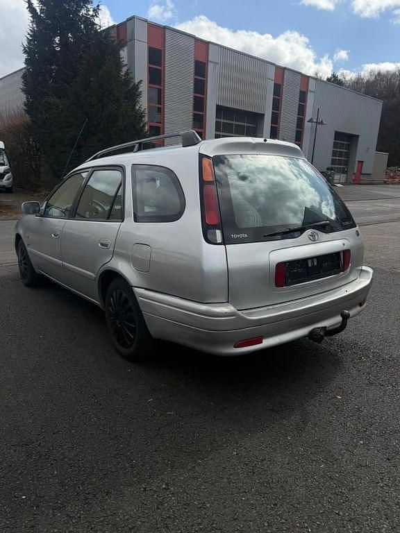 Gebraucht Toyota Corolla 110 PS (80 kW) 2001 Silber Kombi