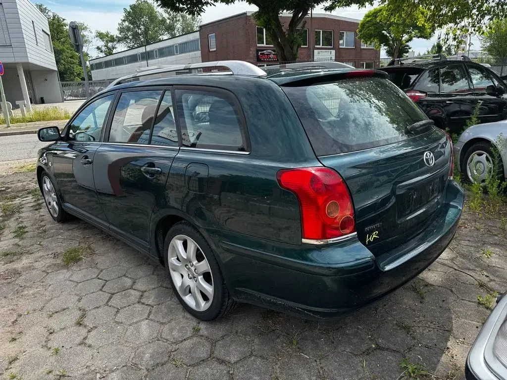 Gebraucht Toyota Avensis Sol 129 PS (94 kW) 2003 Grün Kombi
