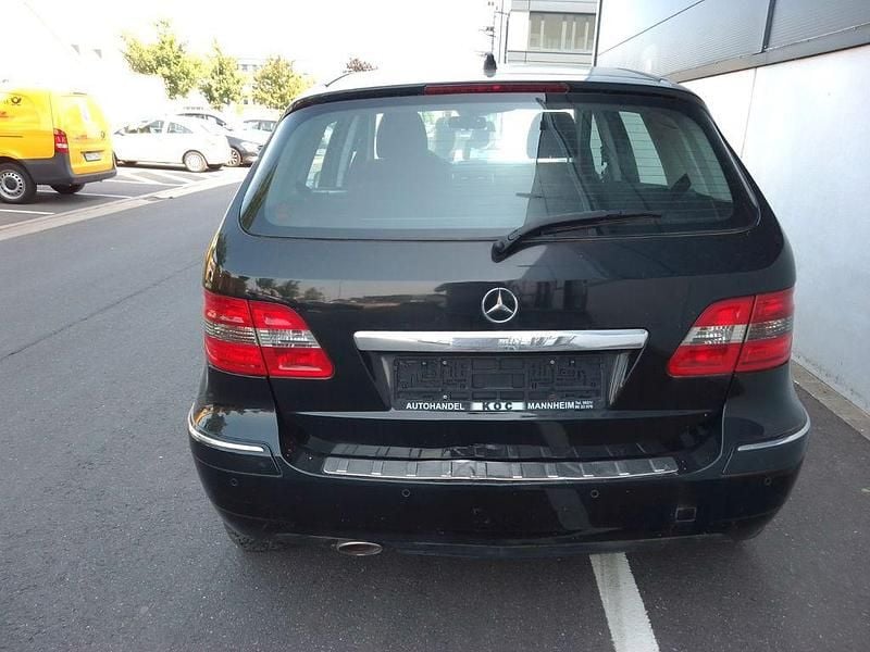 Gebraucht Mercedes B200 140 PS (102 kW) 2010 Schwarz Van / Kleinbus