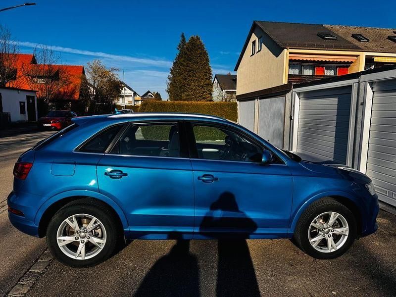 Blau Gebraucht 2016 Audi Q3 Sport SUV | 17.100 € (Guter Preis) - Bild 1/4