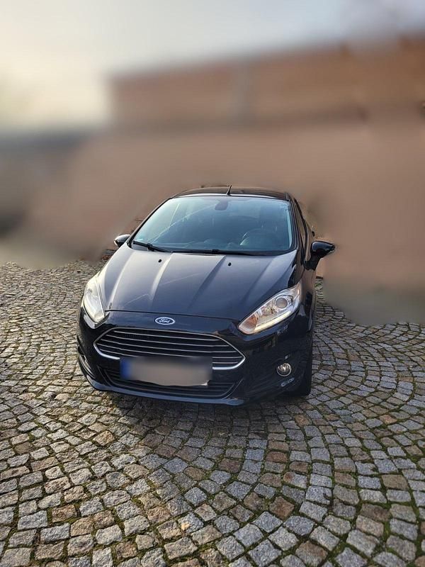 Schwarz Gebraucht 2015 Ford Fiesta Titanium Limousine | 5.750 € (Guter Preis) - Bild 1/4