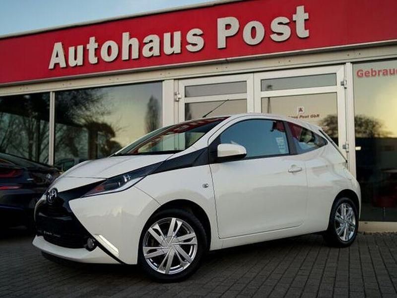 Weiß Gebraucht 2014 Toyota Aygo X-play Kleinwagen | 6.999 € (Fairer Preis) - Bild 1/4