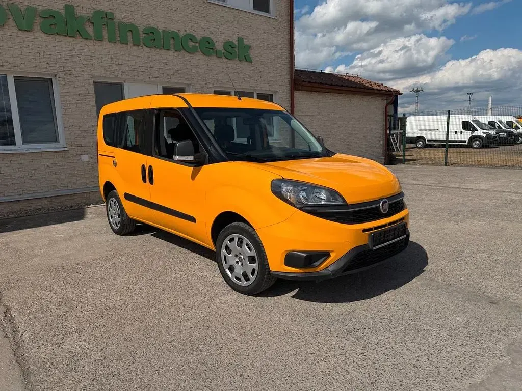 Usata Fiat Doblò 120 CV (88 kW) 2018 Monovolume