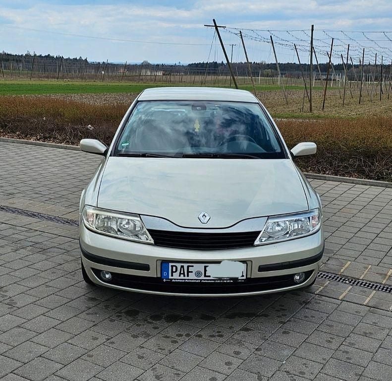 Silber Gebraucht 2004 Renault Laguna II Expression Limousine | 2.999 € (Fairer Preis) - Bild 1/4
