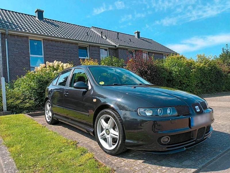 Second-hand Seat Leon 150 CP (110 kW) 2004 Negru Hatchback
