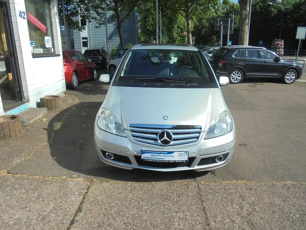 Gebraucht Mercedes A180 109 PS (80 kW) 2011 Silber Kleinwagen