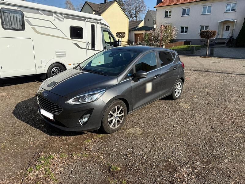 Gebraucht Ford Fiesta Titanium 100 PS (73 kW) 2018 Grau Kleinwagen