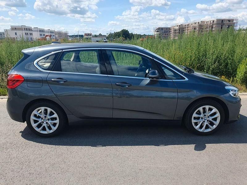 Grau Gebraucht 2015 BMW 220 Active Tourer Luxury Line Van / Kleinbus | 19.200 € (Etwas zu teuer) - Bild 1/4
