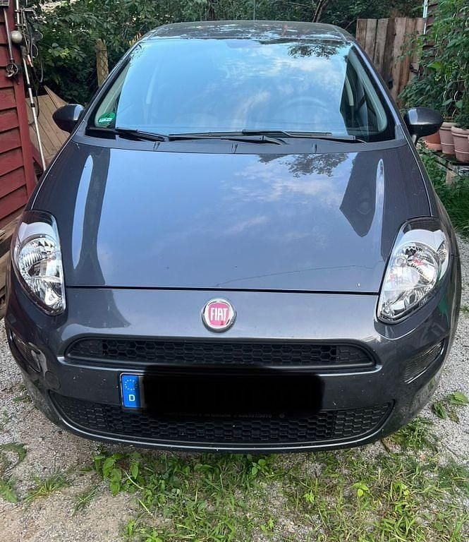 Grau Gebraucht 2014 Fiat Punto Street Kleinwagen | 7.490 € (Teuer) - Bild 1/4