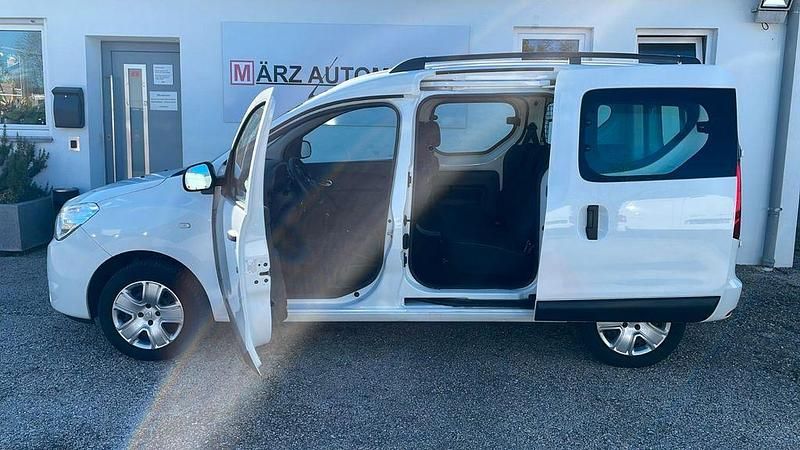 Gebraucht Dacia Dokker 102 PS (75 kW) 2020 Weiß Van / Kleinbus