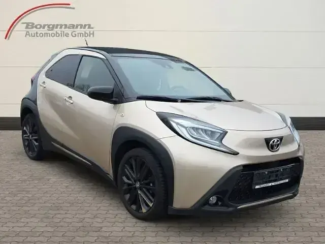 Gebraucht Toyota Aygo X Style 72 PS (52 kW) 2023 Beige SUV