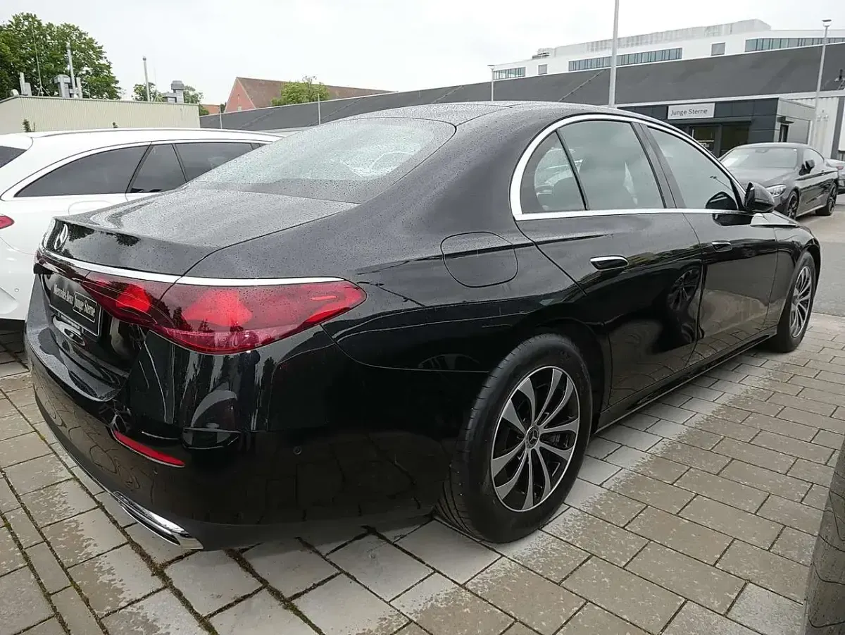 Gebraucht Mercedes E200 Avantgarde 163 PS (119 kW) 2024 Obsidianschwarz Limousine