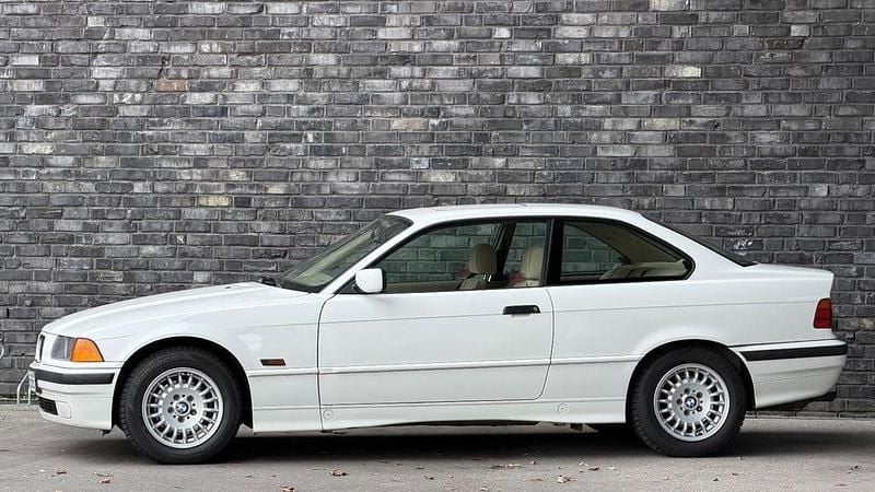 Weiß Gebraucht 1994 BMW 320 Coupé | 8.950 € - Bild 1/4