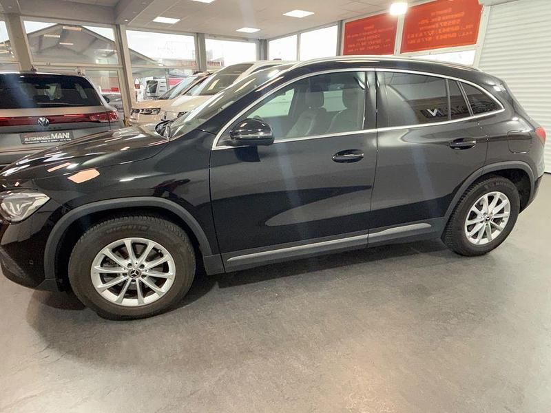 Gebraucht Mercedes GLA200 163 PS (119 kW) 2022 Schwarz SUV