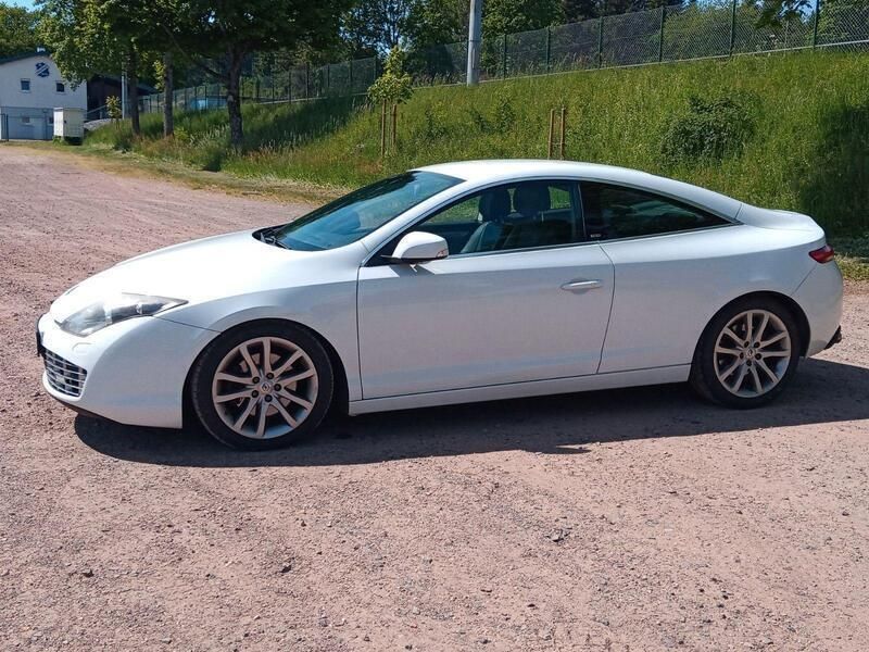 Weiß Gebraucht 2011 Renault Laguna Coupé GT Coupé | 4.999 € - Bild 1/4